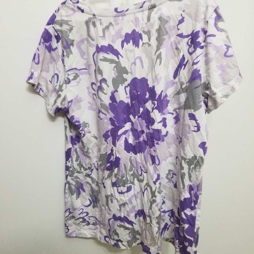Gray w purple flowers St. John's Bay women's L V-neck t-shirt - Picture 4 of 4